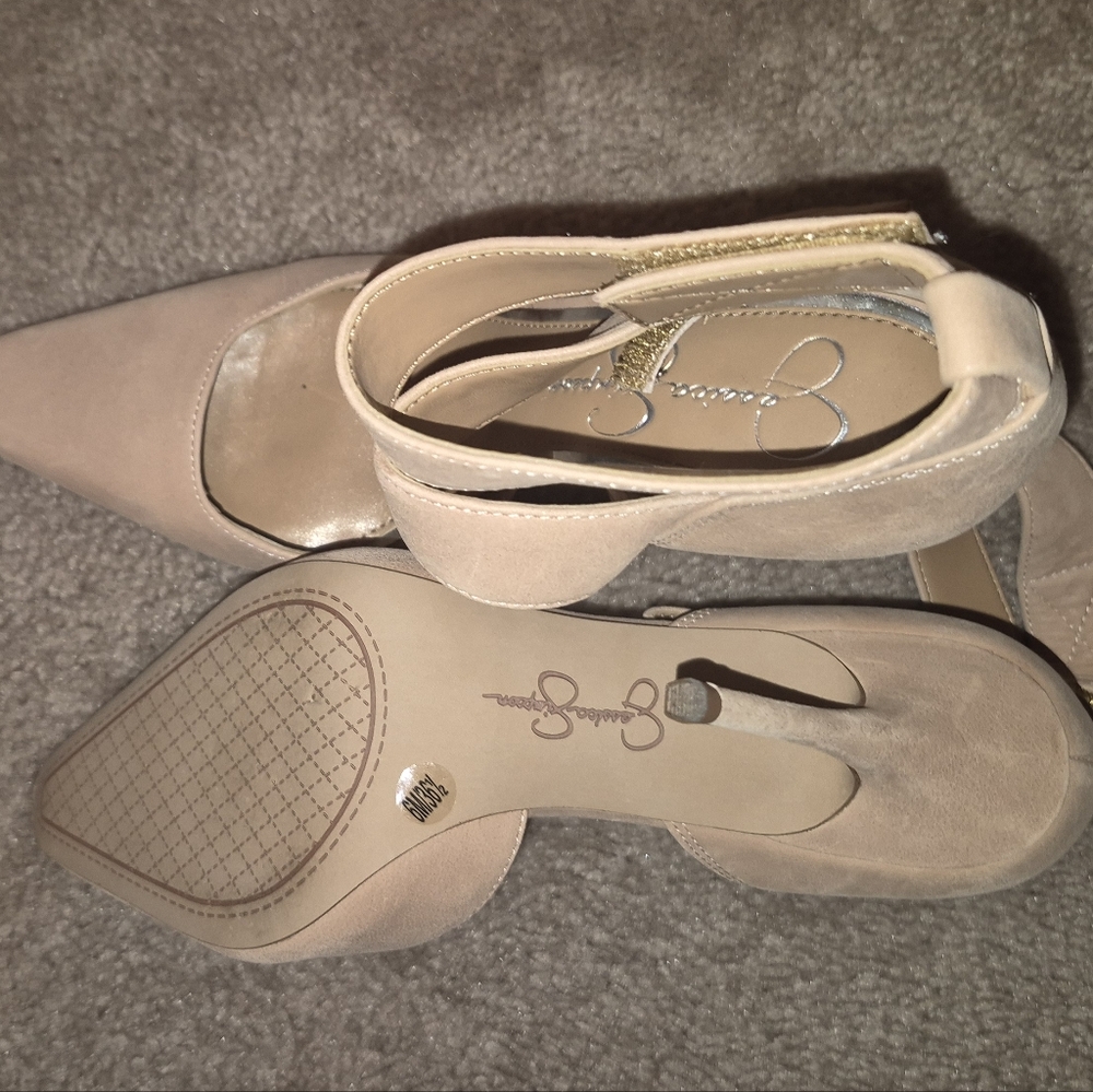 Jessica Simpson Tan Heels with Elegant Silhouette
